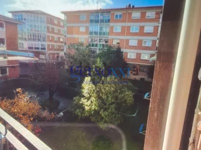 Piso en venta en Algorta, con 3 dormitorios, 2 baños y balcón