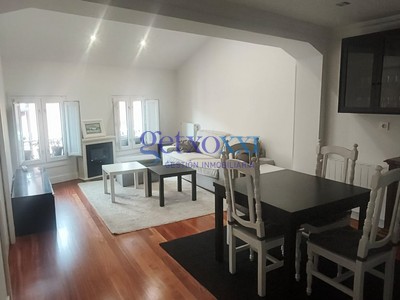 Piso en venta en Portugalete, con 2 dormitorios, 2 baños y balcón