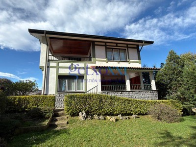 Chalet en venta en Leioa, Negurigane, con 6 dormitorios, 3 baños, aseo, 2 plazas de garaje, trastero, 2 terrazas y terreno