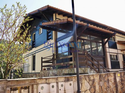 Adosado en venta en Plentzia, con 4 dormitorios, 3 baños, 2 plazas de garaje, trastero, balcón, 3 terrazas y terreno