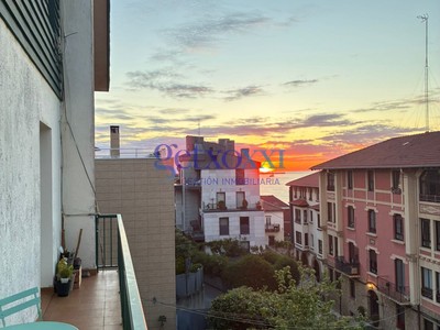 Piso en venta en Getxo, con 3 dormitorios, 2 baños, balcón y terreno
