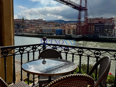 Piso en alquiler en Getxo, con 2 dormitorios, 2 baños y balcón