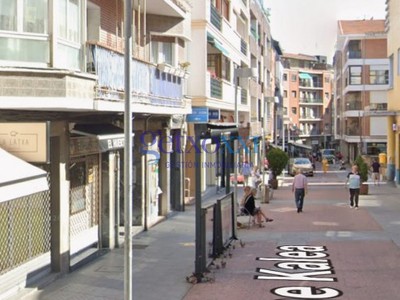 Piso en venta en Algorta, Centro, con 3 dormitorios, baño y trastero