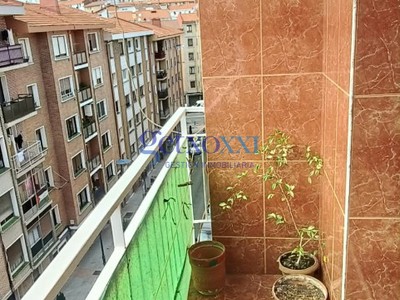 Piso en venta en Portugalete, Centro, con 2 dormitorios, baño, trastero y balcón