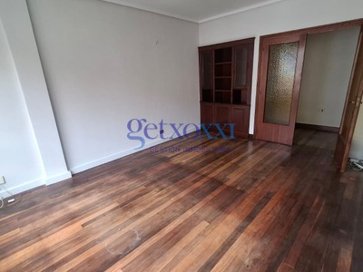 Piso en venta en Algorta, con 4 dormitorios, 2 baños, balcón y terraza