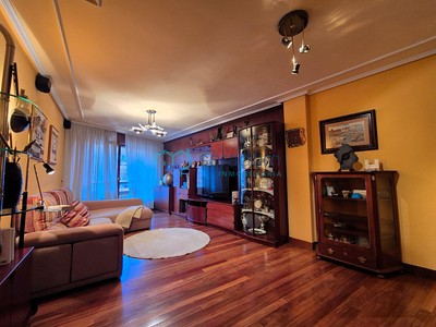 Piso en venta en Santurtzi, Coscojales, con 3 dormitorios, 2 baños, plaza de garaje y balcón