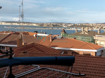 Piso en venta en Portugalete, con 2 dormitorios, baño y trastero