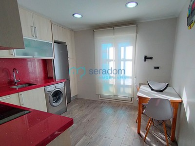 Piso en venta en Santurtzi, con 3 dormitorios, 2 baños, plaza de garaje y 2 balcones