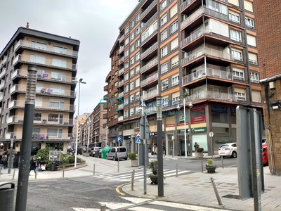 Piso en venta en Santurtzi, Centro Santurtzi, con 3 dormitorios, baño, trastero y balcón