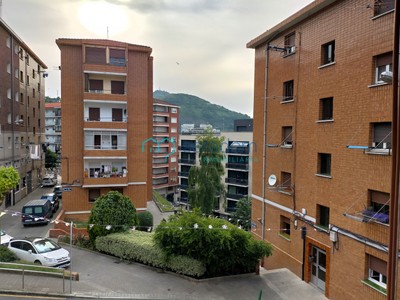 Piso en venta en Santurtzi, Larrea, con 2 dormitorios, baño y 2 balcones