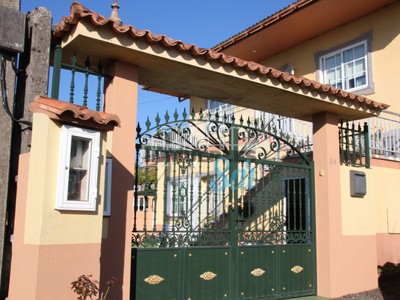 Casa en venta en Rianxo, Santa Lucía, con 5 dormitorios, 2 baños, 5 plazas de garaje, trastero, balcón y terreno