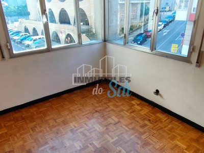 Ático en venta en Pontevedra, con 4 dormitorios, baño y aseo