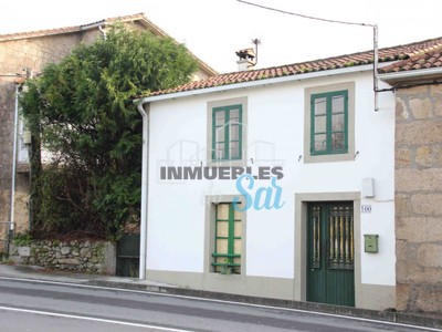 Casa en venta en Padrón, con 3 dormitorios, baño, trastero y terreno