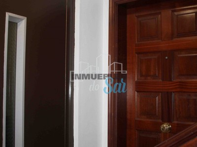 Piso en venta en Padrón, con 3 dormitorios, 2 baños y trastero