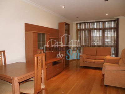 Piso en alquiler en Padrón, con 3 dormitorios, baño, aseo, plaza de garaje y trastero