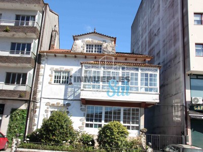 Chalet en venta en Padrón, con 6 dormitorios, 2 baños, aseo, plaza de garaje, trastero, balcón y terreno
