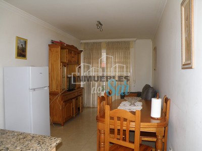 Apartamento en alquiler en Ribeira, con 2 dormitorios, baño, plaza de garaje y trastero