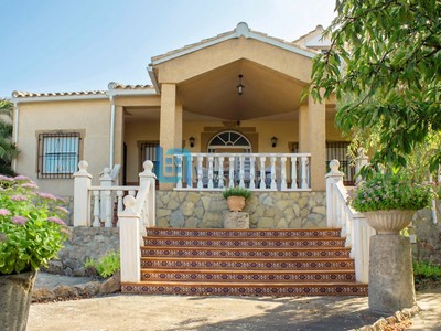 Chalet en venta en La Gila, con 8 dormitorios, 4 baños, 2 plazas de garaje, trastero y terreno