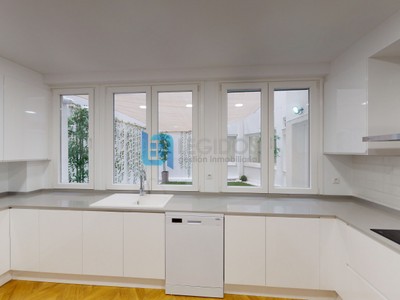 Piso en venta en Albacete, con 3 dormitorios, 2 baños, aseo, plaza de garaje y trastero