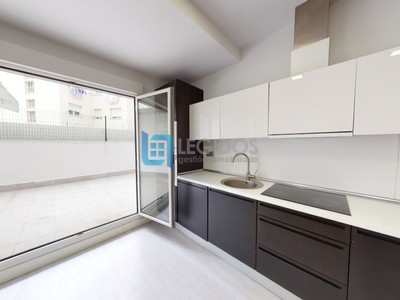 Apartamento en alquiler en Zaragoza, con 2 dormitorios, baño, balcón y terraza