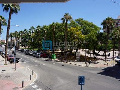 Oficina en alquiler en Alicante, Centro, con baño