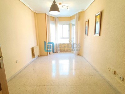 Apartamento en venta en Albacete, con 1 dormitorio, baño y balcón