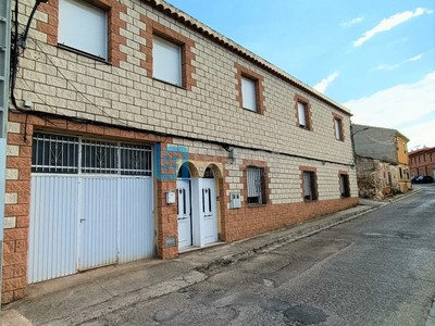 Unifamiliar en venta en Tobarra, con 4 dormitorios, 2 baños y 2 plazas de garaje