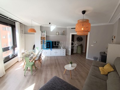 Piso en alquiler en Albacete, con 3 dormitorios, 2 baños, plaza de garaje y balcón