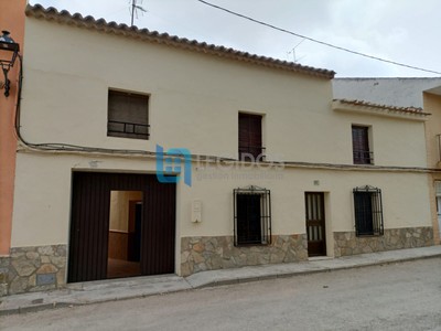 Casa en venta en Alborea, con 6 dormitorios, baño y aseo