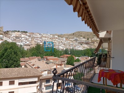 Piso en venta en Alcalá Del Júcar, con 3 dormitorios, 2 baños y balcón