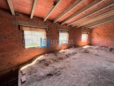 Casa en venta en Alcalá Del Júcar, Alcala Del Júcar, con 4 dormitorios y baño