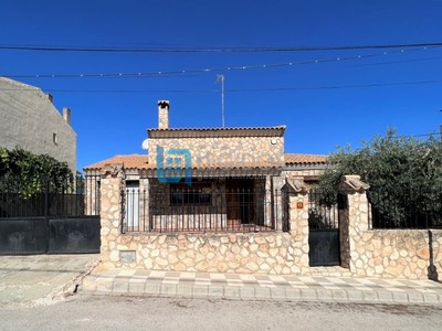 Casa en venta en Casas De Juan Núñez, con 3 dormitorios, baño, 2 plazas de garaje y trastero