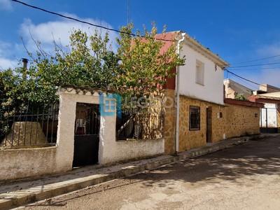 Casa en venta en Zulema, con 3 dormitorios, 2 baños, aseo, plaza de garaje, trastero, terraza y terreno
