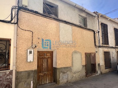 Casa en venta en Alatoz, con 3 dormitorios y baño