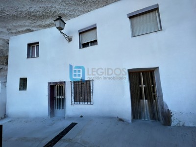 Casa en venta en Alcalá Del Júcar, con 6 dormitorios, 2 baños y trastero