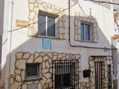 Casa en venta en Alcalá Del Júcar, con 2 dormitorios, baño y trastero