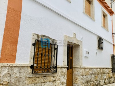 Casa en alquiler vacacional en Alcalá Del Júcar, con 2 dormitorios y 2 baños