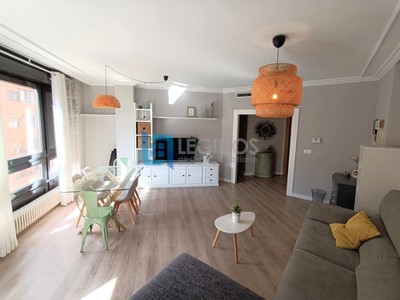 Piso en venta en Albacete, con 3 dormitorios, 2 baños, plaza de garaje, trastero y balcón