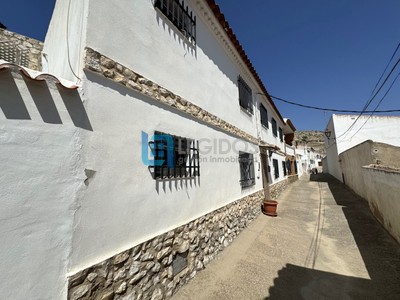 Casa en venta en Alcalá Del Júcar, con 6 dormitorios, 2 baños y trastero