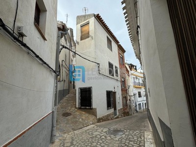 Casa en venta en Alcalá Del Júcar, con 2 dormitorios y baño