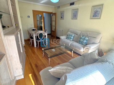 Piso en alquiler en Albacete, con 3 dormitorios, 2 baños, plaza de garaje, trastero y 2 balcones