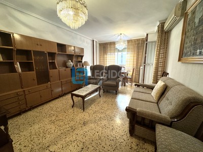Piso en venta en Albacete, con 3 dormitorios, 2 baños y balcón
