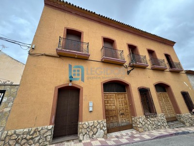 Casa en venta en Alborea, con 5 dormitorios, 2 baños y 2 aseos