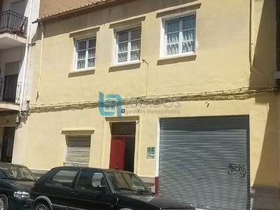 Casa en venta en Albacete, con 5 dormitorios, 2 baños y trastero