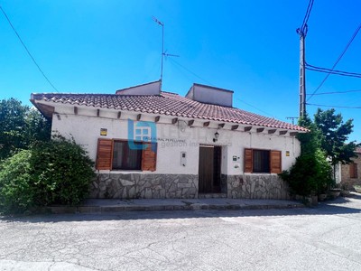 Casa en venta en La Gila, con 4 dormitorios, baño, aseo y trastero