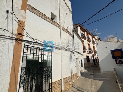 Casa en venta en Alcalá Del Júcar, Alcala Del Júcar, con 5 dormitorios, baño y trastero