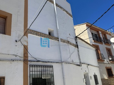 Casa en venta en Alcalá Del Júcar, Alcala Del Júcar, con 5 dormitorios, baño y trastero