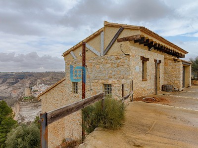 Casa en venta en Casas Del Cerro, con 4 dormitorios, 3 baños, plaza de garaje y terraza