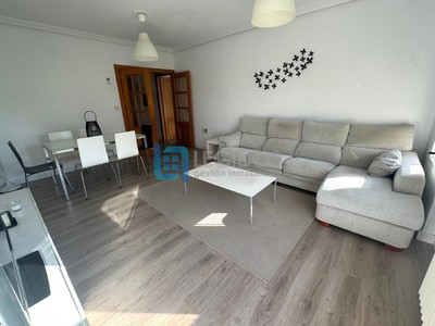 Piso en alquiler en Albacete, con 3 dormitorios, 2 baños, trastero y balcón