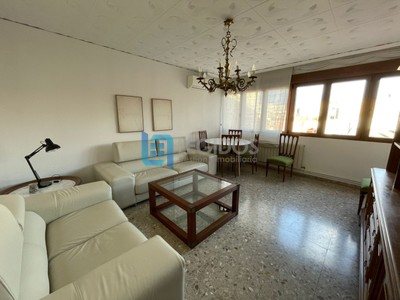 Piso en alquiler en Albacete, con 4 dormitorios, 2 baños, plaza de garaje y balcón